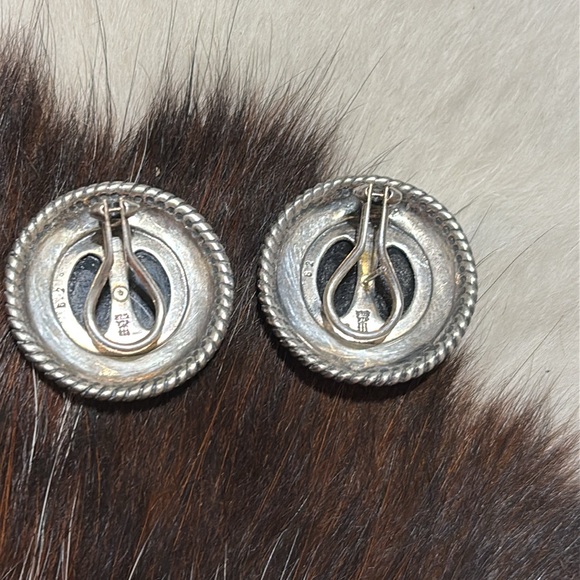 James Avery black onyx & silver earrings. - Picture 4 of 6